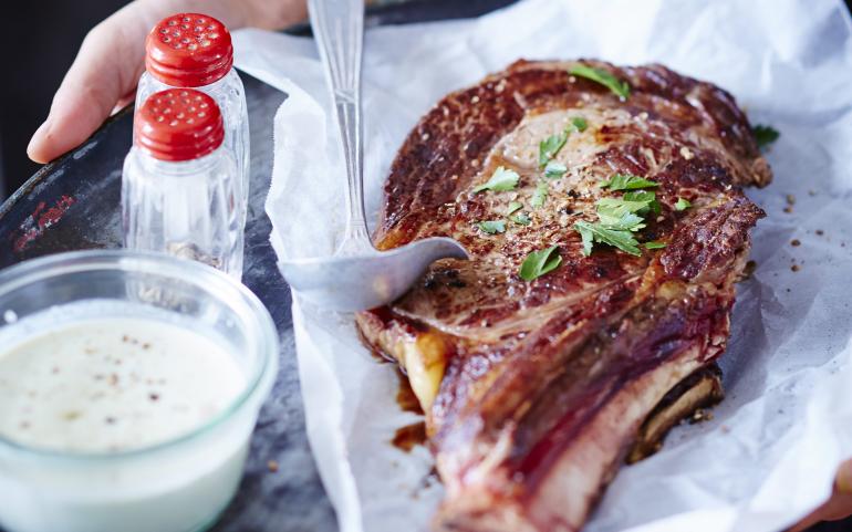 AU BARBECUE OU AU FOUR : LA RECETTE DU PLAISIR AVEC LA CÔTE DE BŒUF