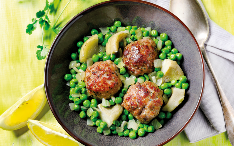 Boulettes d’agneau aux fonds d’artichaut et petits pois