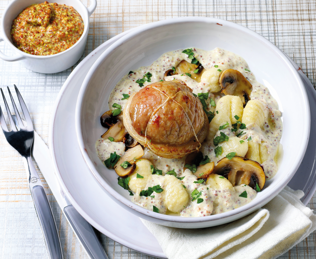 Paupiettes de veau sauce moutarde à l’ancienne et champignons, gnocchis